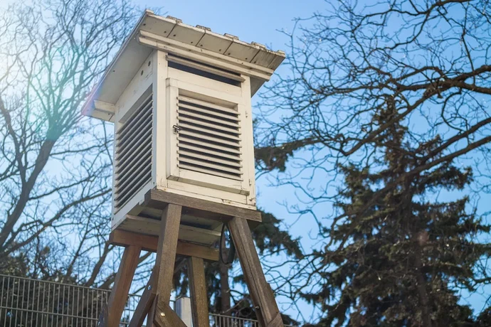 stevensons-screen-weather-measurement-2022-11-15-11-20-46-utc-1024x683-1679466772